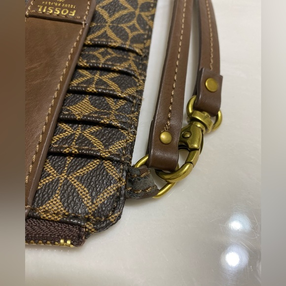 Fossil Wristlet - Picture 13 of 14